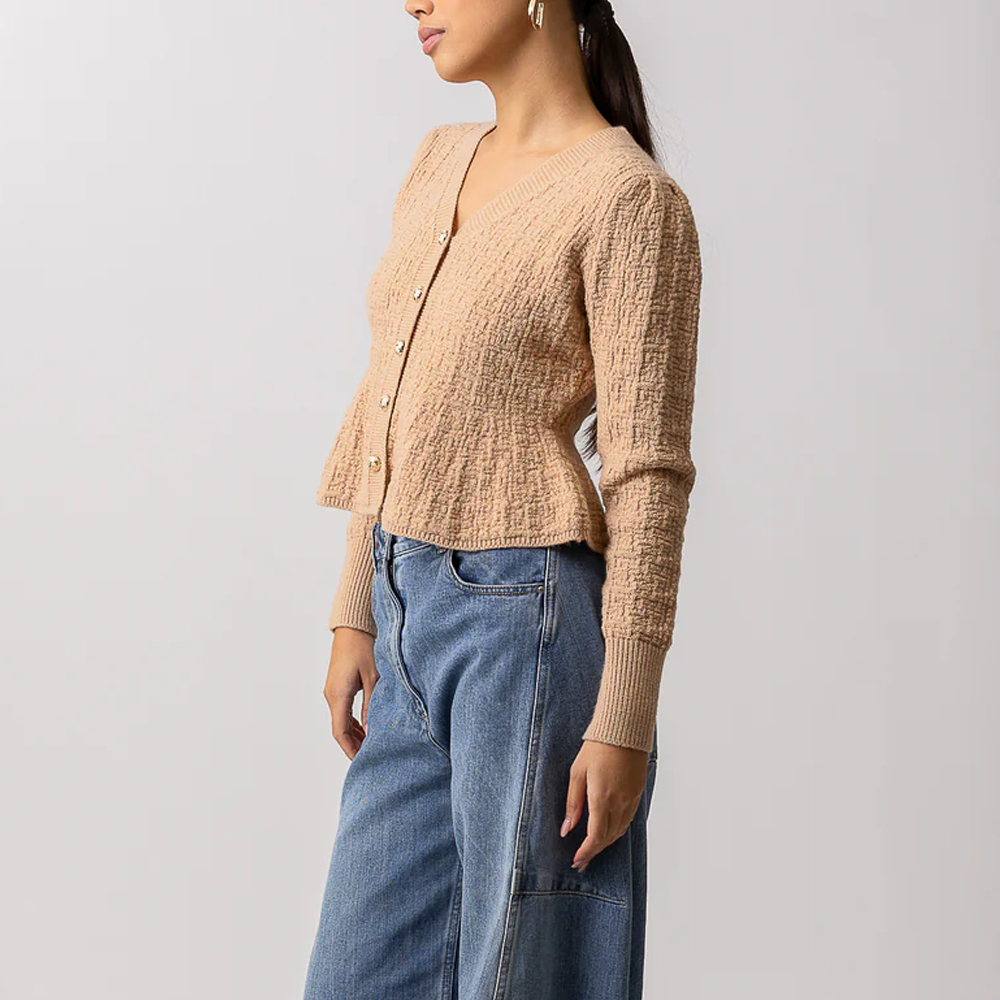 Cardigan beige pour femme avec boutons dorés