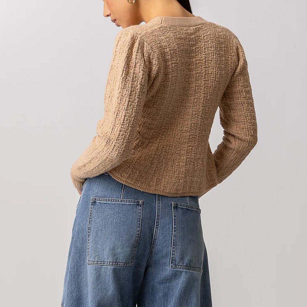 Cardigan beige pour femme avec boutons dorés