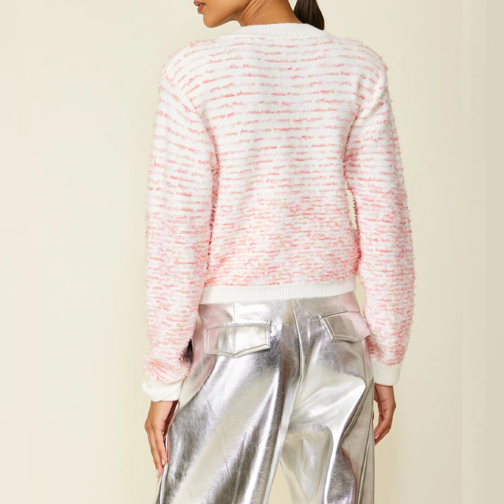 Gilet blanc avec rayures texturées roses et boutons décoratifs