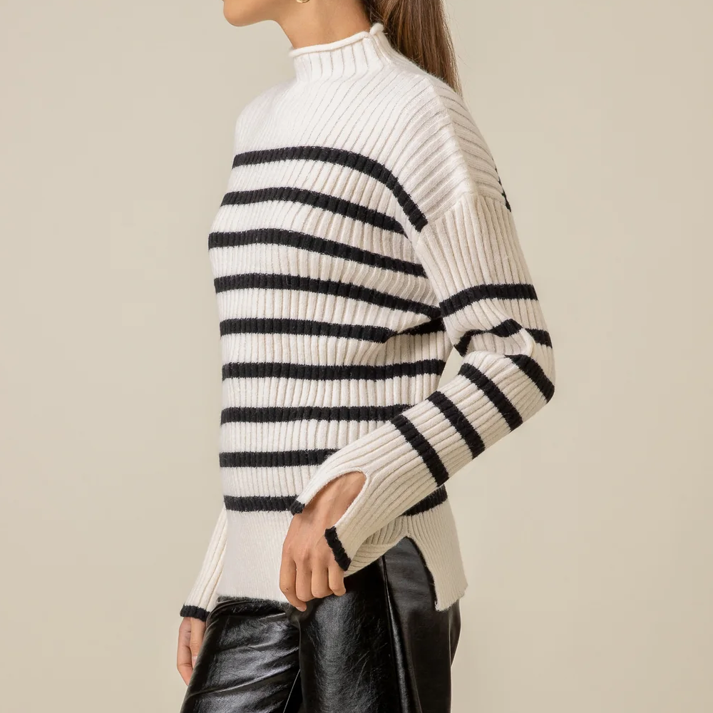 Pull en maille à rayures noires et blanches avec col montant