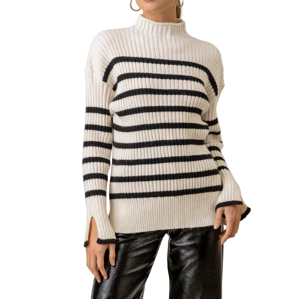 Pull en maille à rayures noires et blanches avec col montant