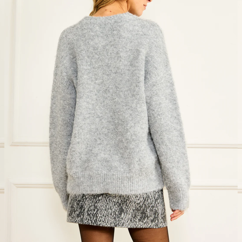 Pull gris pour femme avec col rond et coupe ample