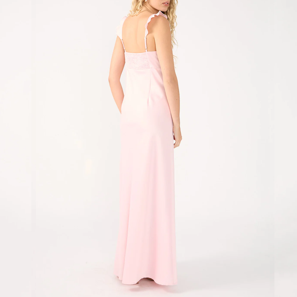 Robe longue rose pâle avec volants et profond décolleté en V